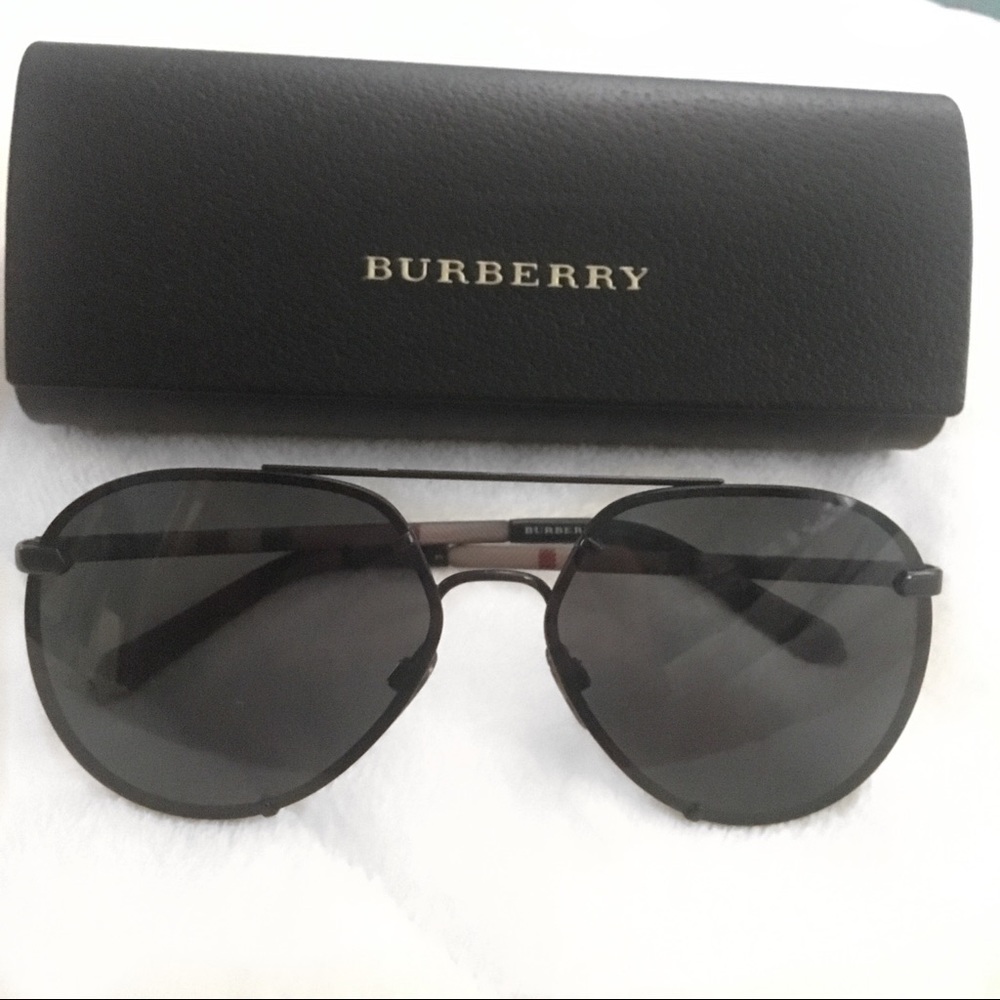 SOLD ❌ Burberry Aviator Sunglasses - Picture 5 of 8